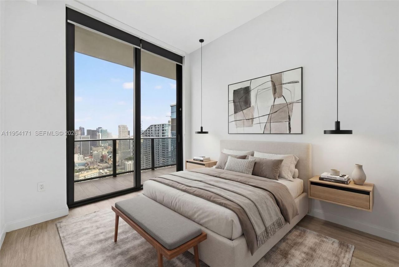 45 SW 9th St, Unit LPH-4609, Miami, FL 33130 Photo