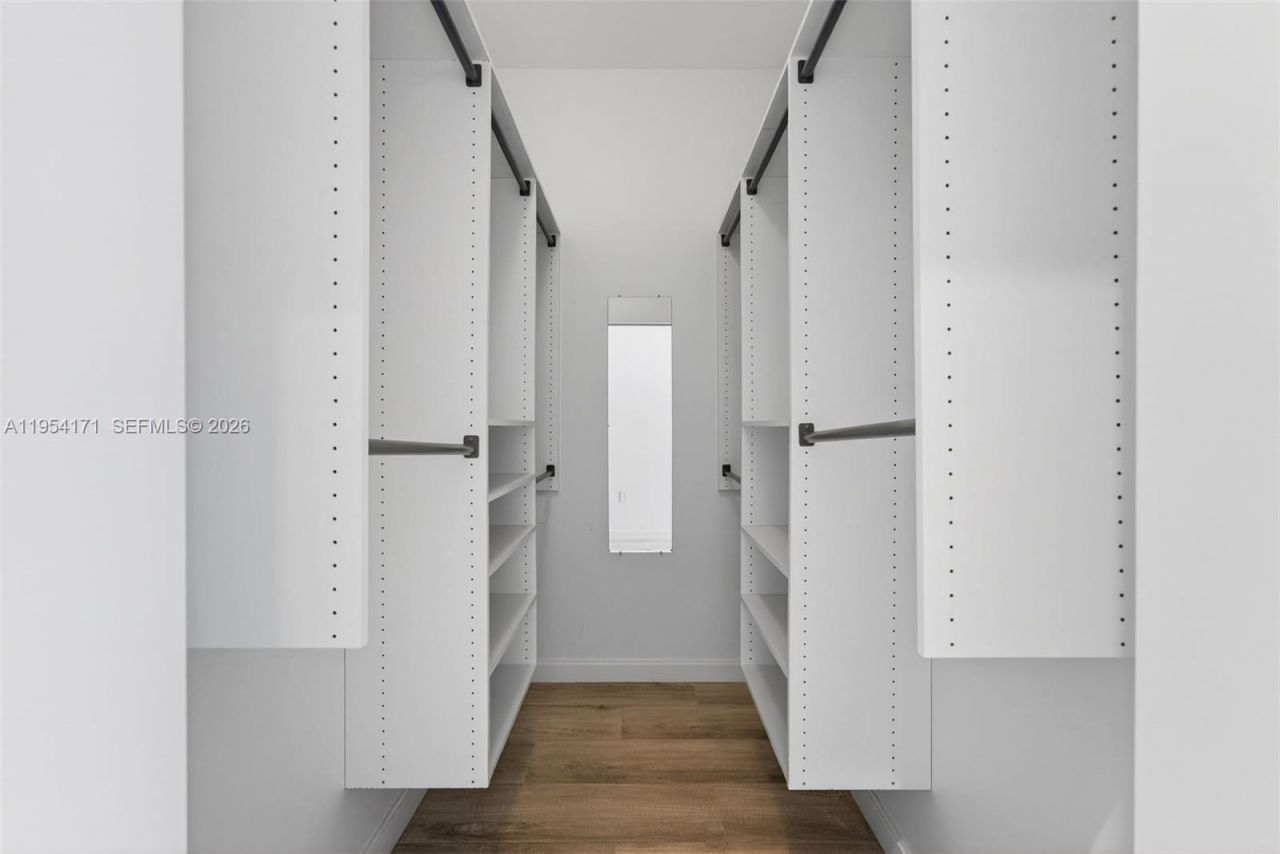 45 SW 9th St, Unit LPH-4609, Miami, FL 33130 Photo