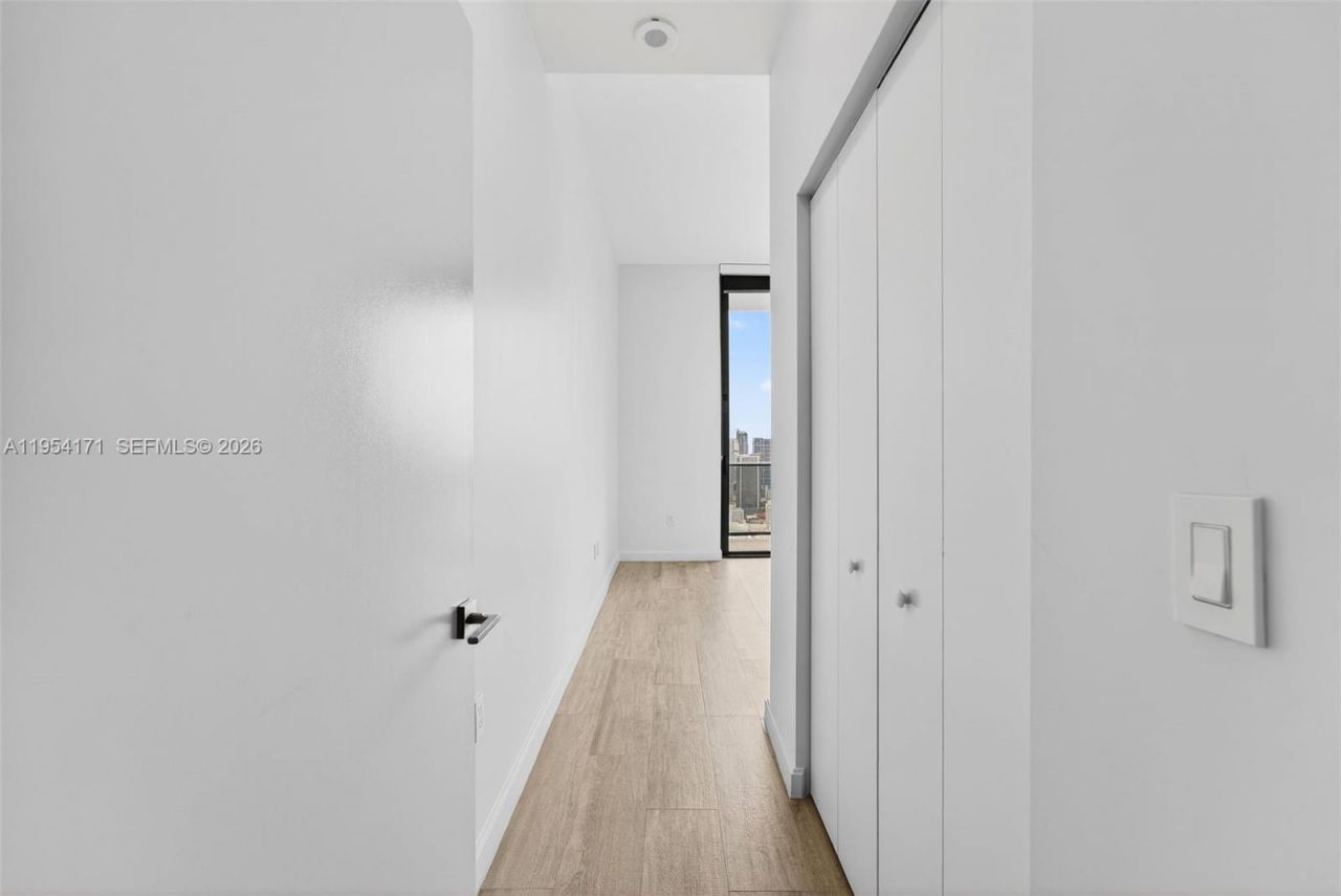 45 SW 9th St, Unit LPH-4609, Miami, FL 33130 Photo