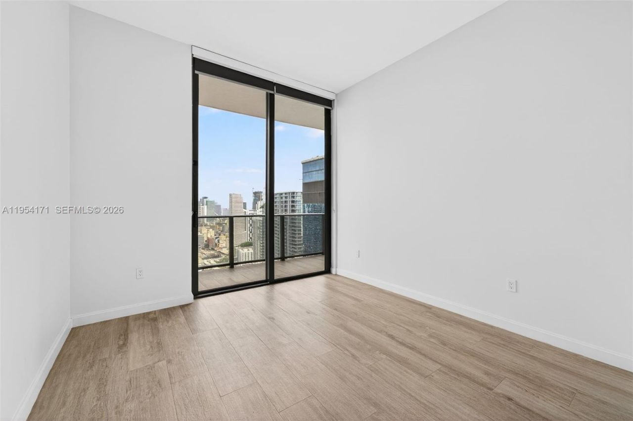 45 SW 9th St, Unit LPH-4609, Miami, FL 33130 Photo