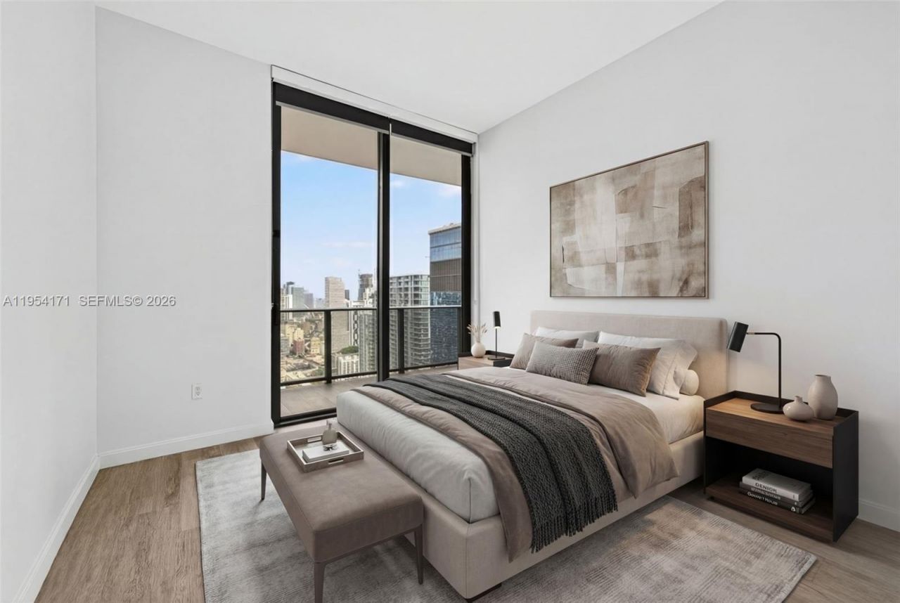 45 SW 9th St, Unit LPH-4609, Miami, FL 33130 Photo