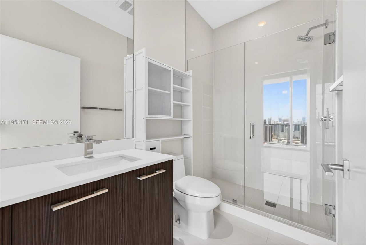 45 SW 9th St, Unit LPH-4609, Miami, FL 33130 Photo