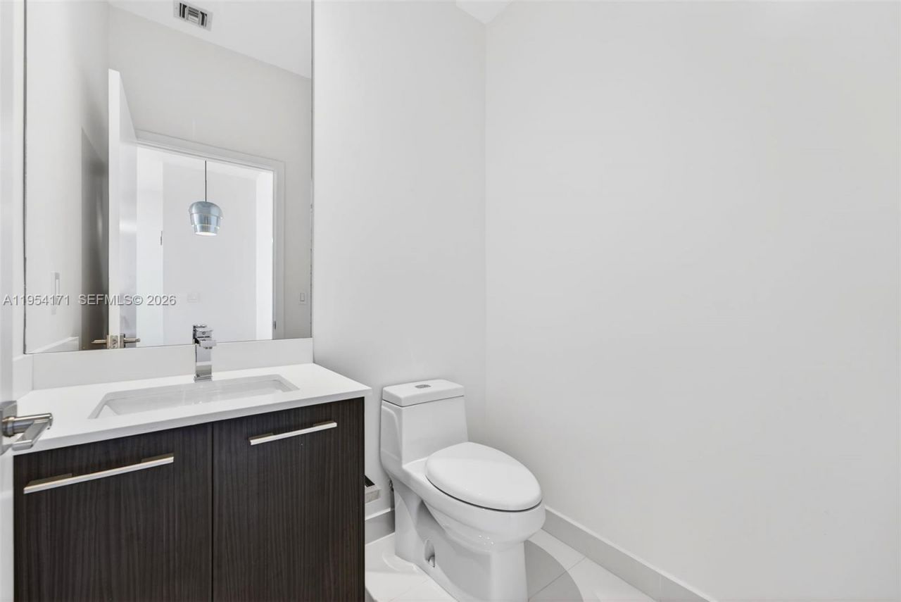 45 SW 9th St, Unit LPH-4609, Miami, FL 33130 Photo