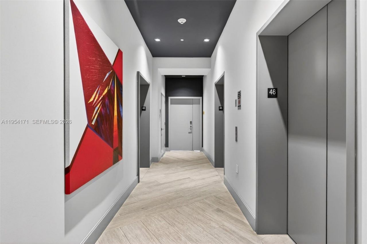 45 SW 9th St, Unit LPH-4609, Miami, FL 33130 Photo