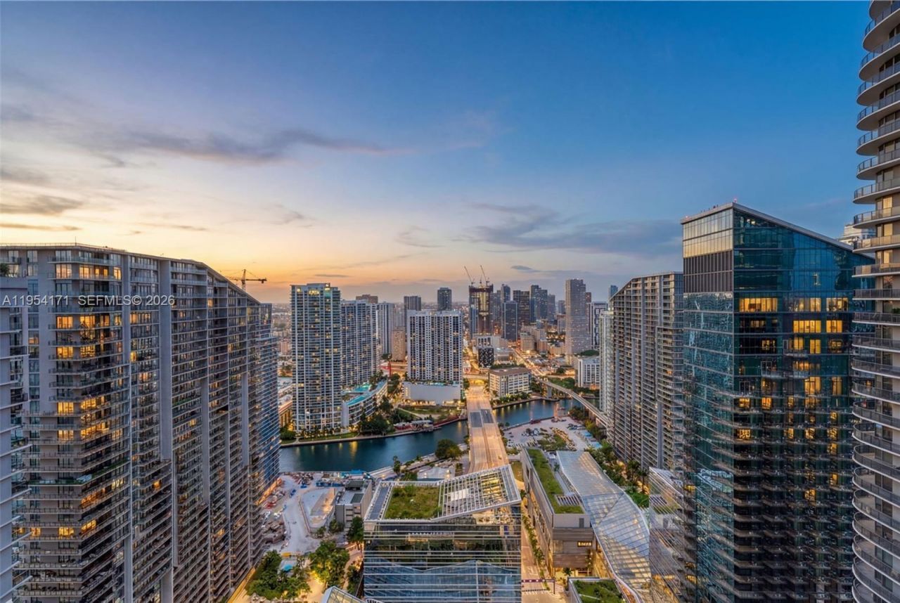 45 SW 9th St, Unit LPH-4609, Miami, FL 33130 Photo