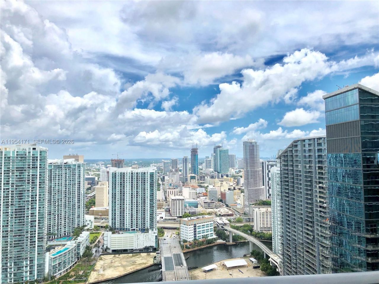 45 SW 9th St, Unit LPH-4609, Miami, FL 33130 Photo