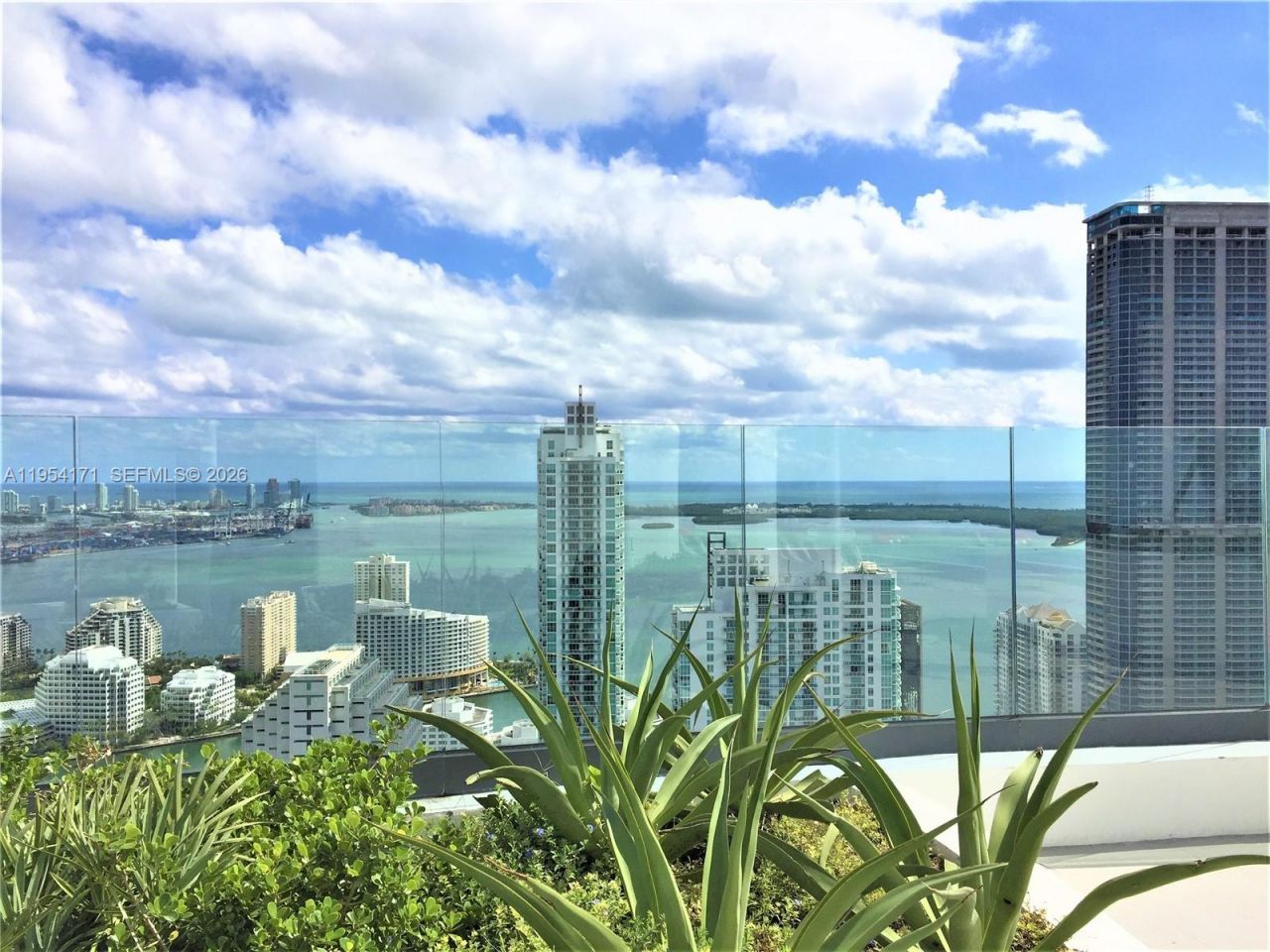 45 SW 9th St, Unit LPH-4609, Miami, FL 33130 Photo