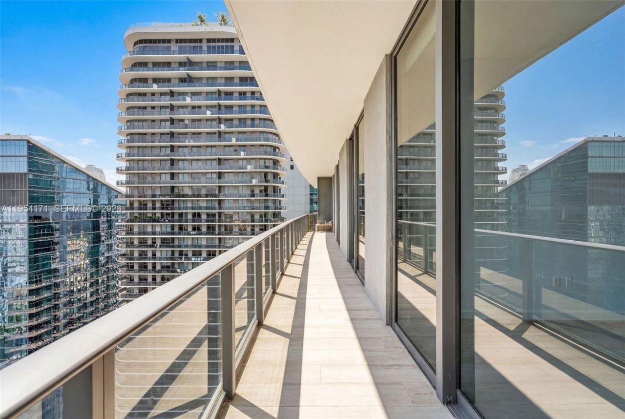 45 SW 9th St, Unit LPH-4609, Miami, FL 33130 Photo