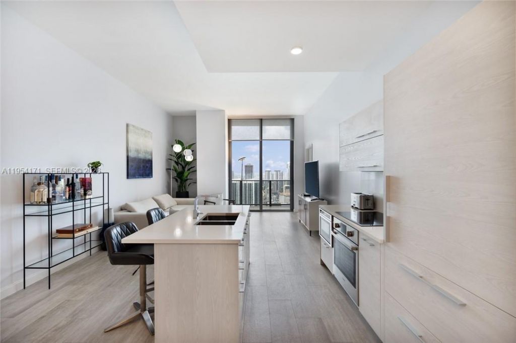 45 SW 9th St, Unit LPH-4609, Miami, FL 33130 Photo