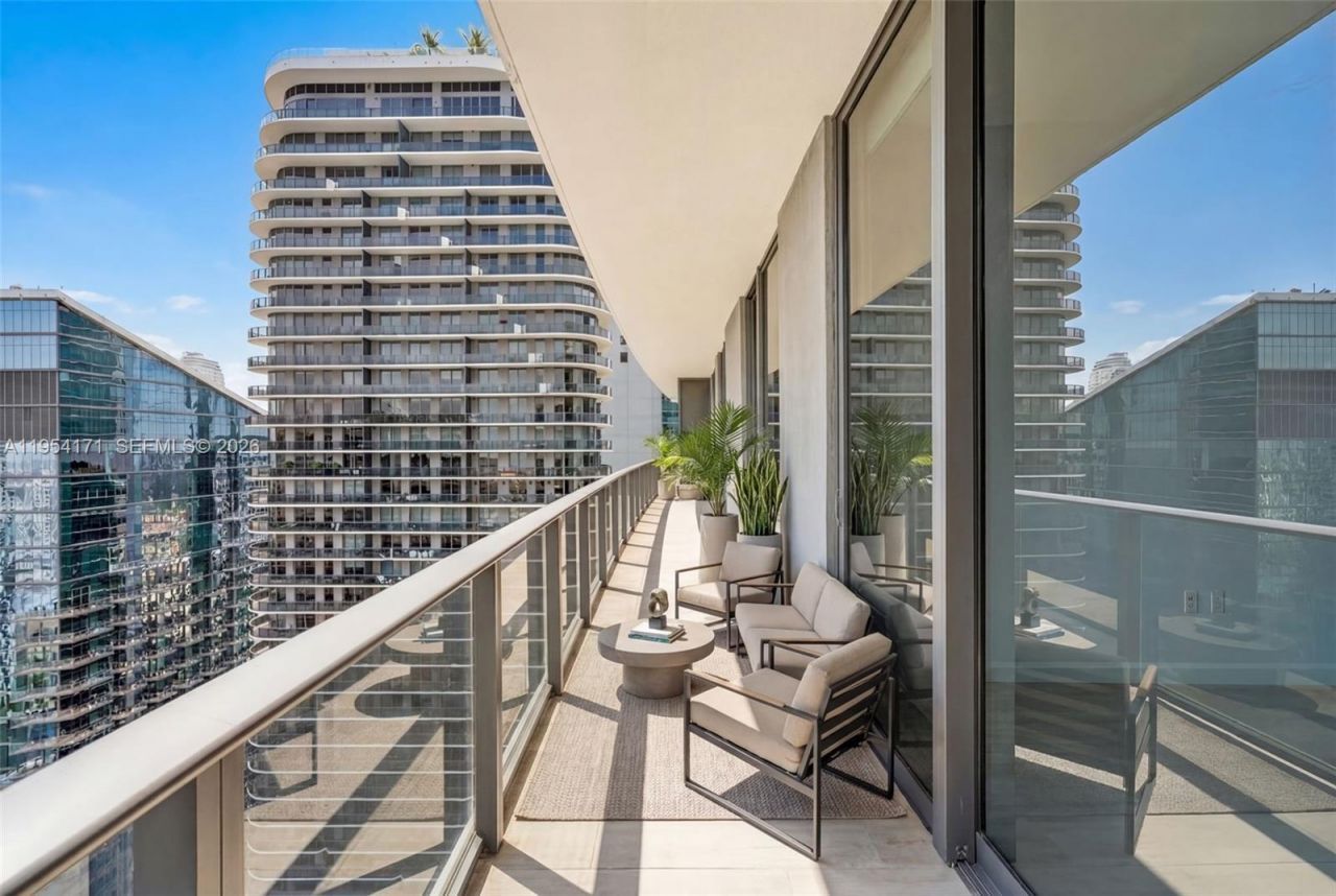 45 SW 9th St, Unit LPH-4609, Miami, FL 33130 Photo