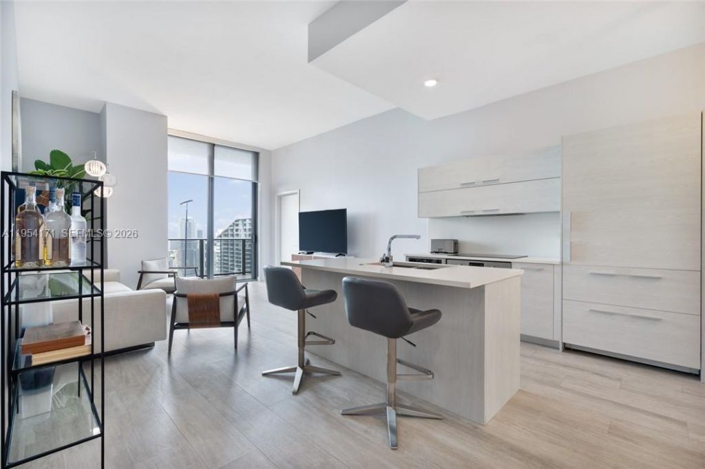 45 SW 9th St, Unit LPH-4609, Miami, FL 33130 Photo