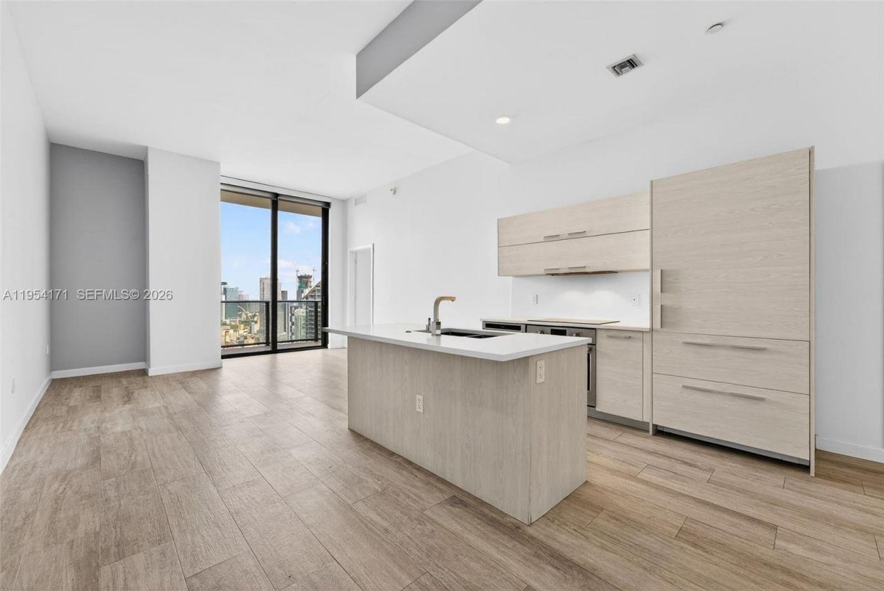 45 SW 9th St, Unit LPH-4609, Miami, FL 33130 Photo