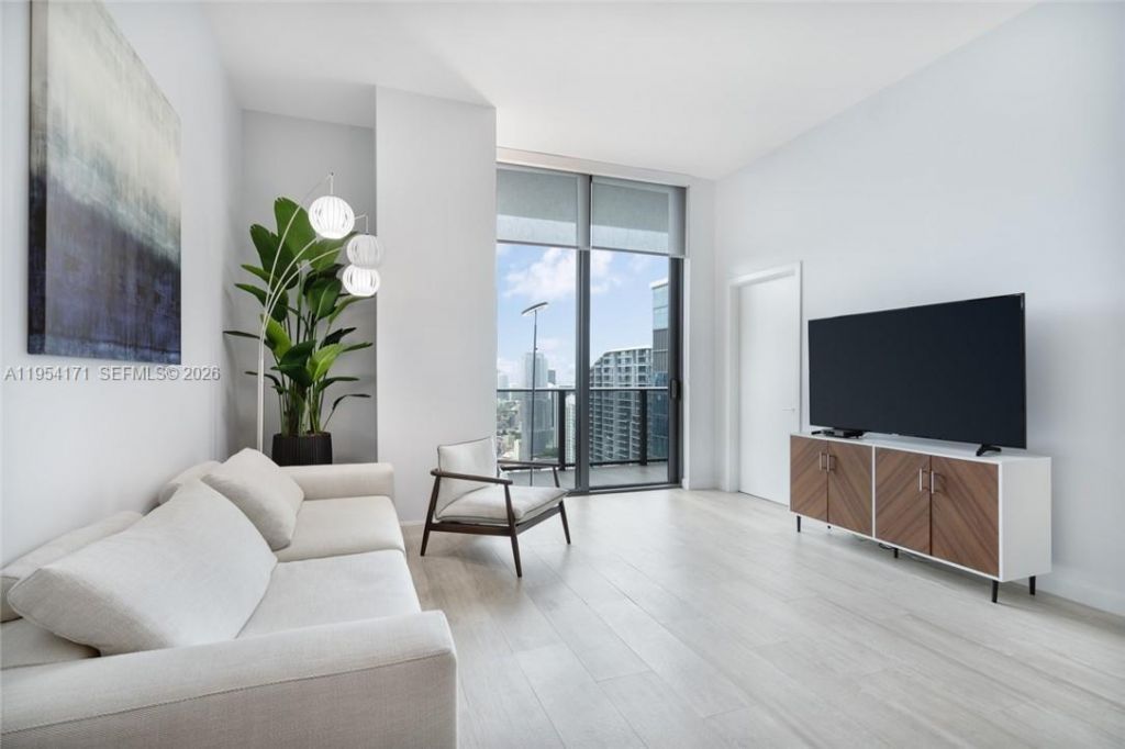 45 SW 9th St, Unit LPH-4609, Miami, FL 33130 Photo