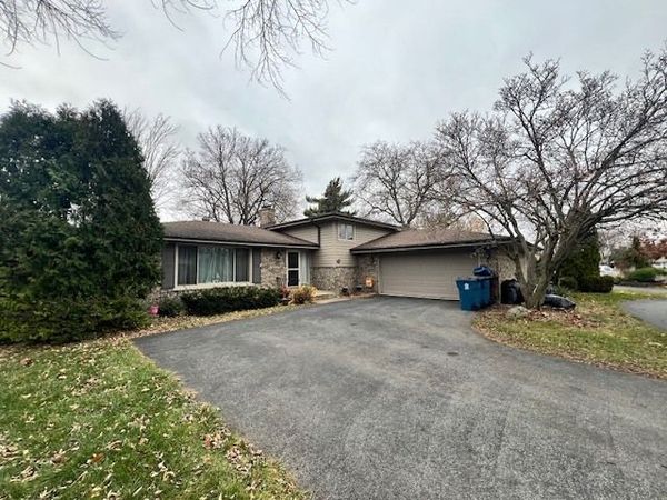 48 S COUNTRY SQUIRE Road, Palos Heights, IL 60463