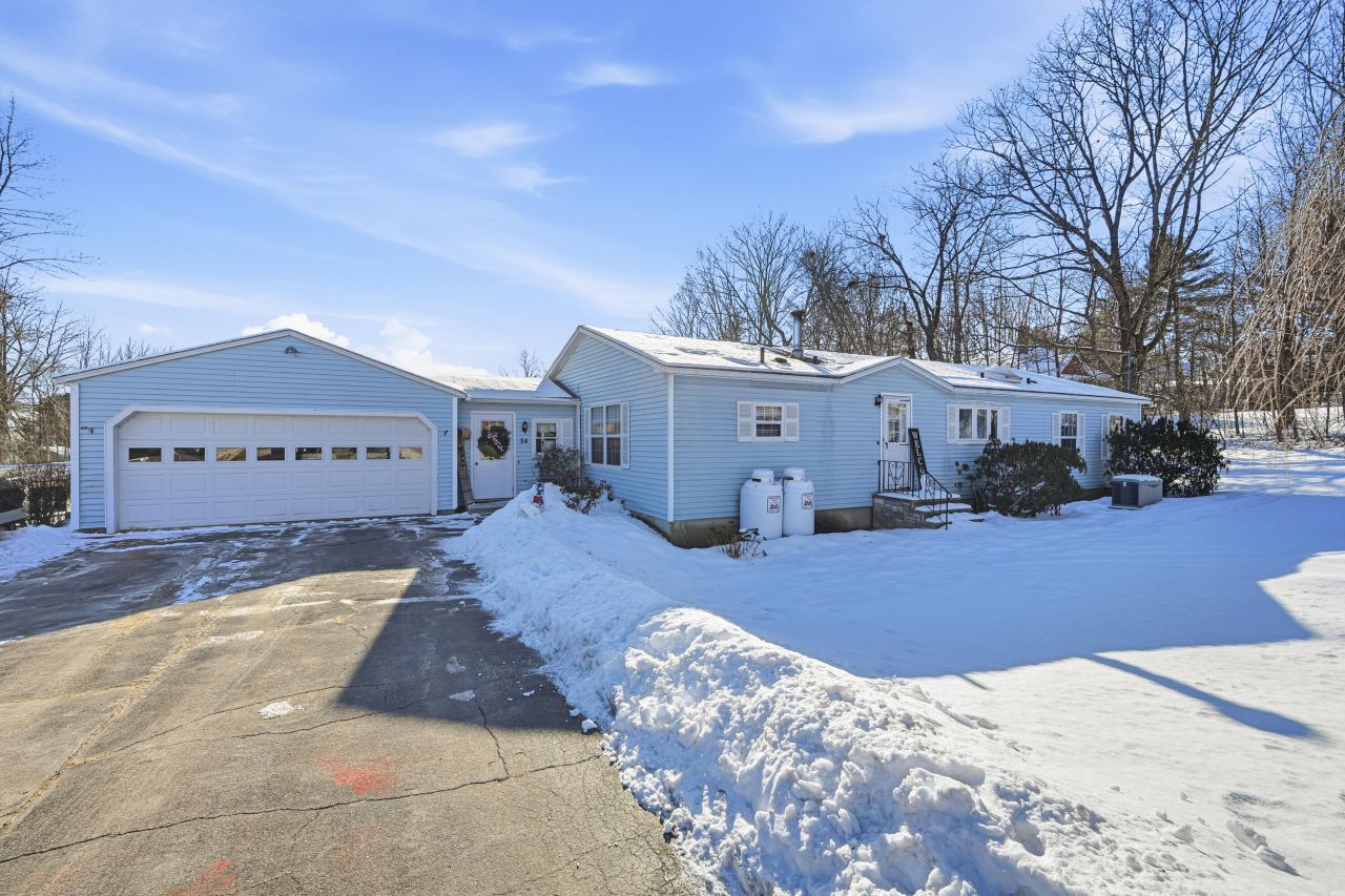 54 Old Village Road, Winthrop, ME 04364 Main Photo