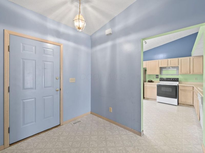 544 Tourmaline Drive, Blacklick, OH 43004 Photo 3