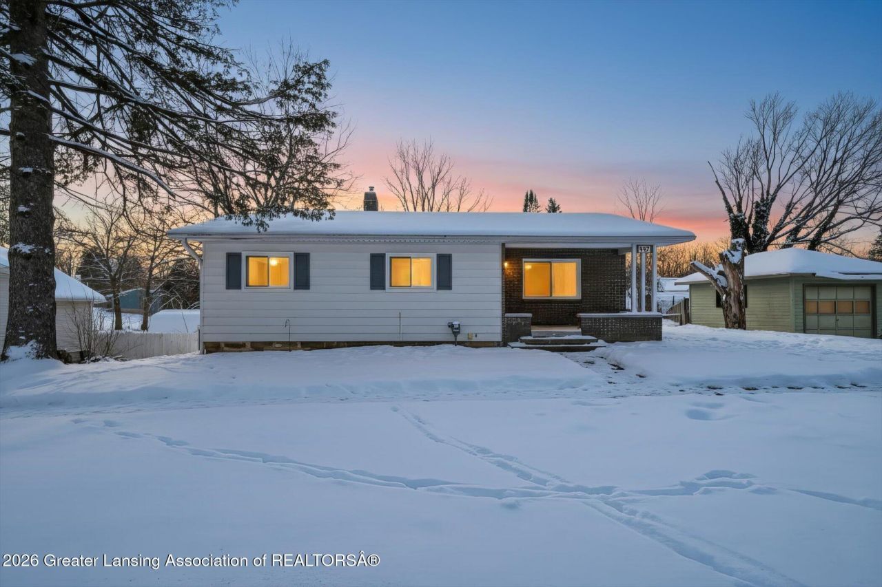 447 W Main Street, Grand Ledge, MI 48837 Main Photo