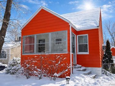 98 E New York Avenue, Pontiac, MI 48340