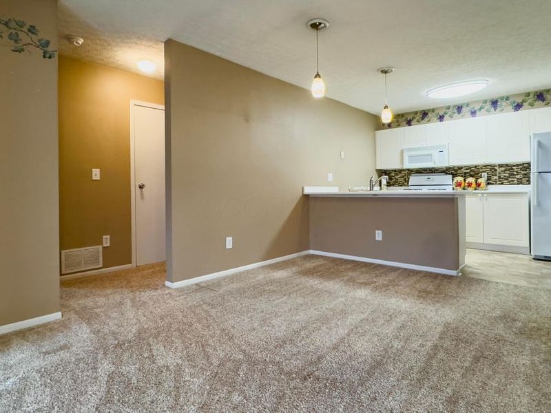 1981 Hoadley Drive, Unit 10A, Columbus, OH 43228 Photo 5