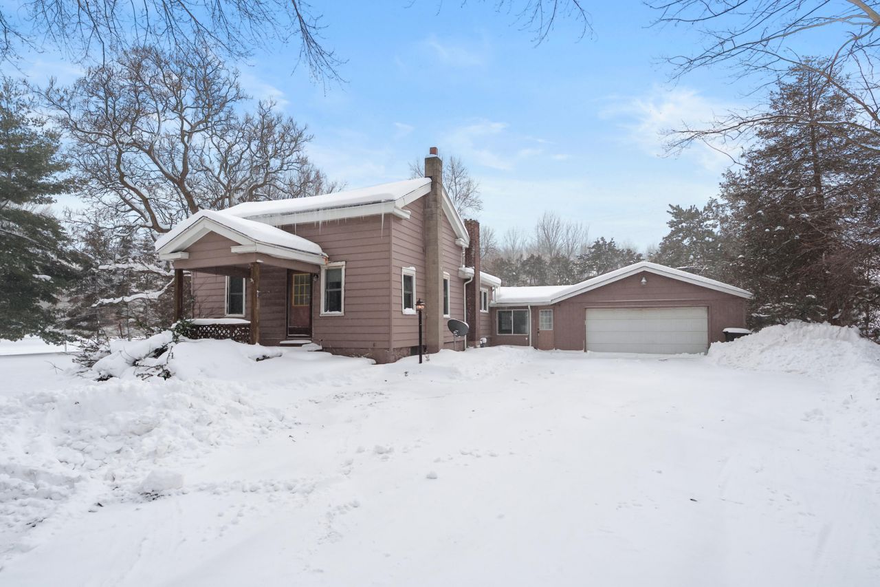 1170 W Bridge Street, Plainwell, MI 49080 Main Photo