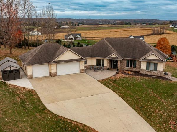 8594 Gossman Lane NW, Rochester, MN 55901