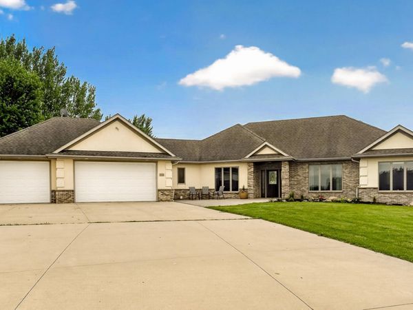 8594 Gossman Lane NW, Rochester, MN 55901