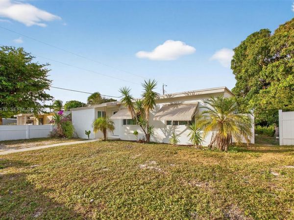 171 Tulip Tree Dr , Lake Worth, FL 33462