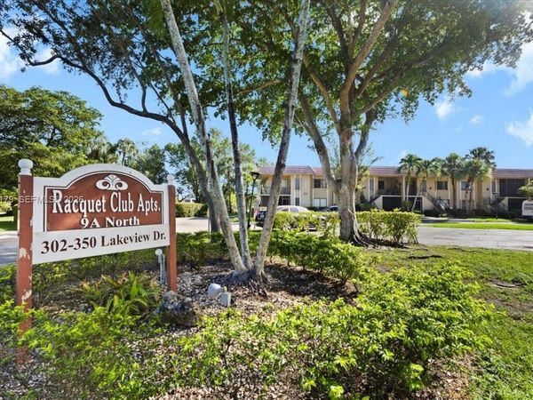 302 Lakeview Dr, Unit 203, Weston, FL 33326