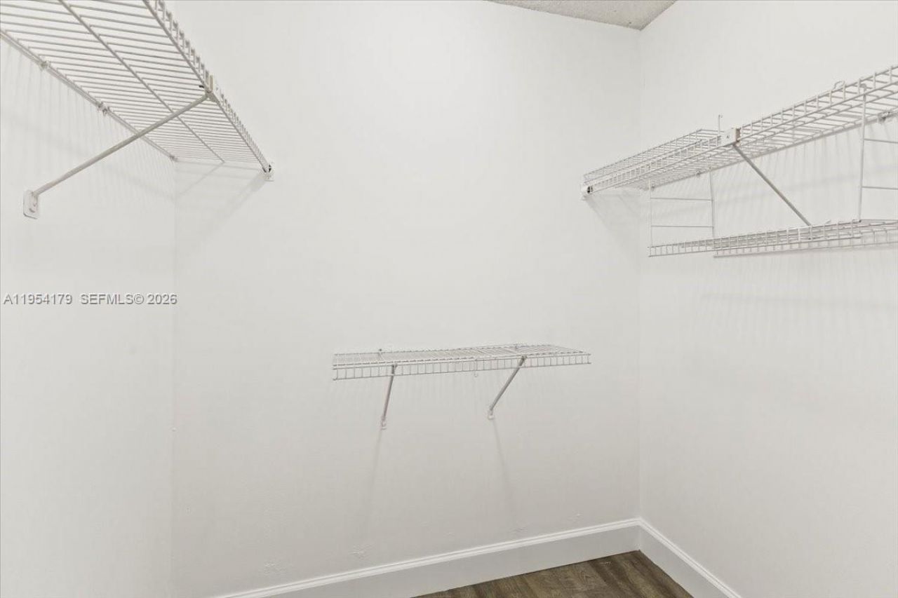 302 Lakeview Dr, Unit 203, Weston, FL 33326 Photo