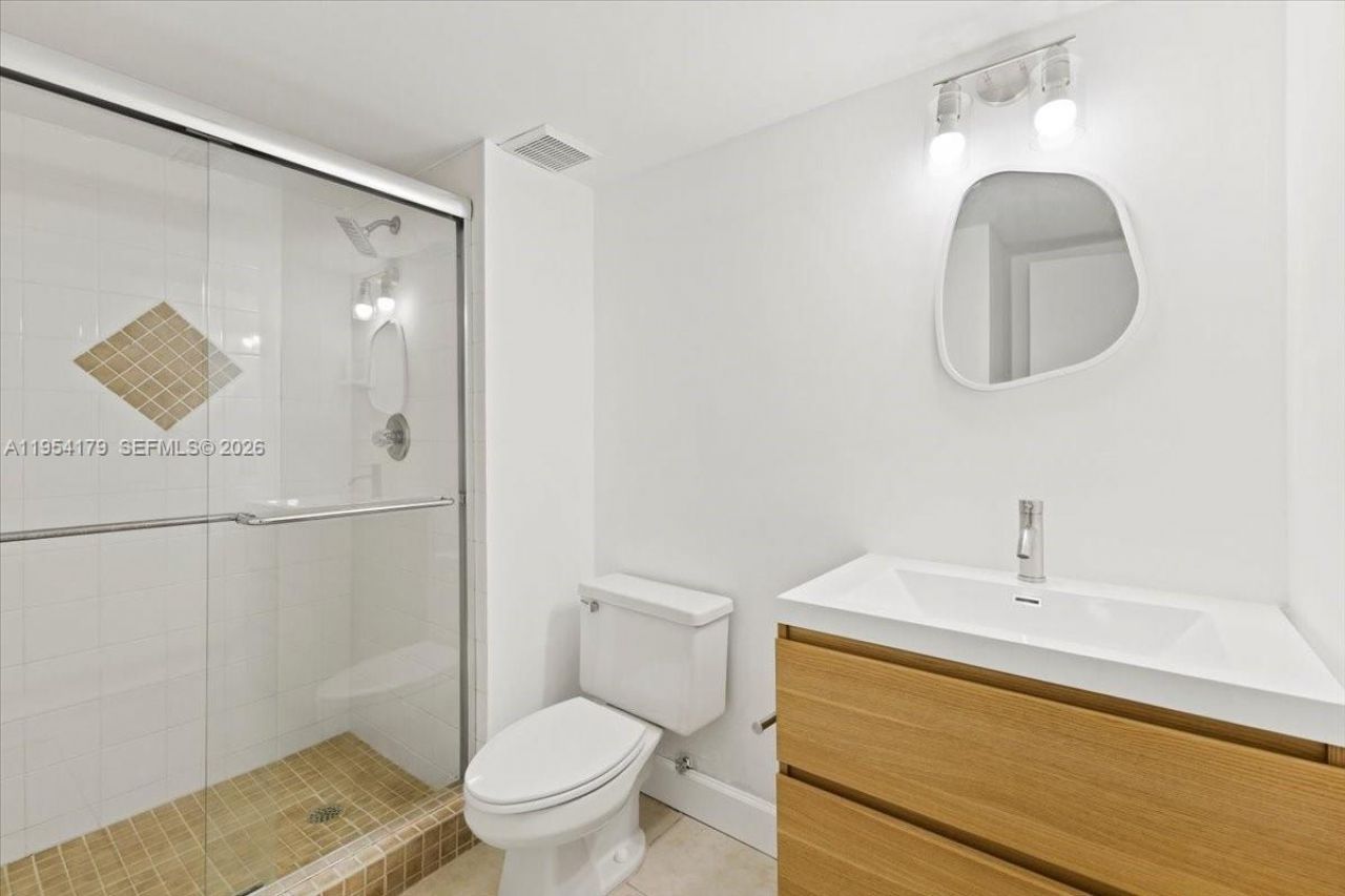 302 Lakeview Dr, Unit 203, Weston, FL 33326 Photo