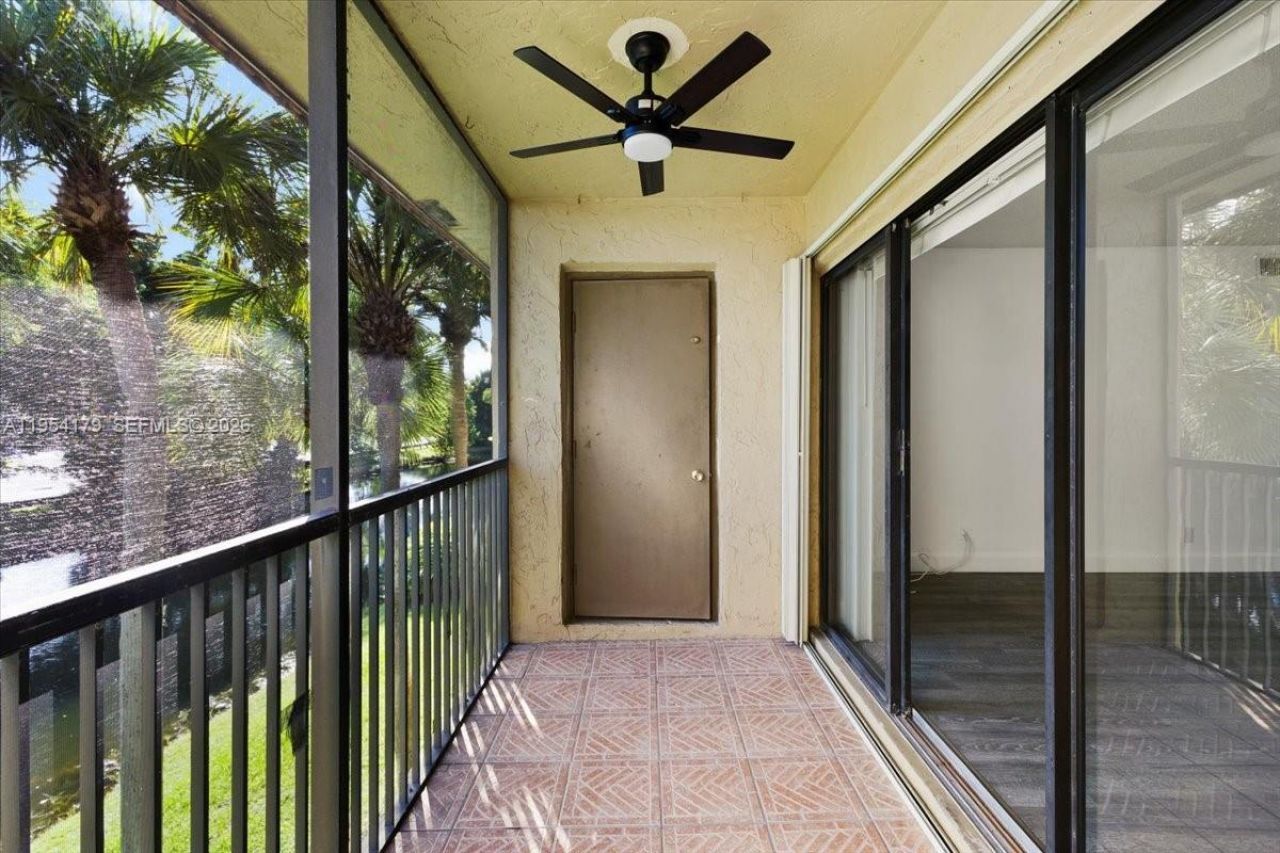 302 Lakeview Dr, Unit 203, Weston, FL 33326 Photo