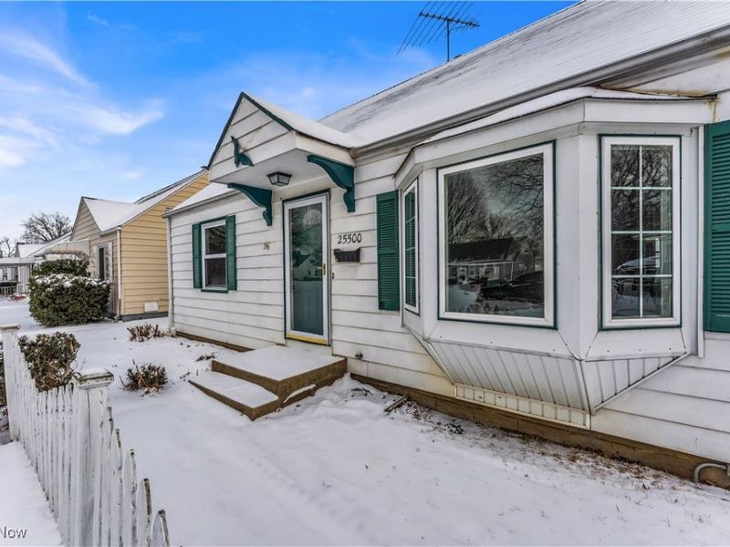 25500 Briardale Avenue, Euclid, OH 44132 Photo 3