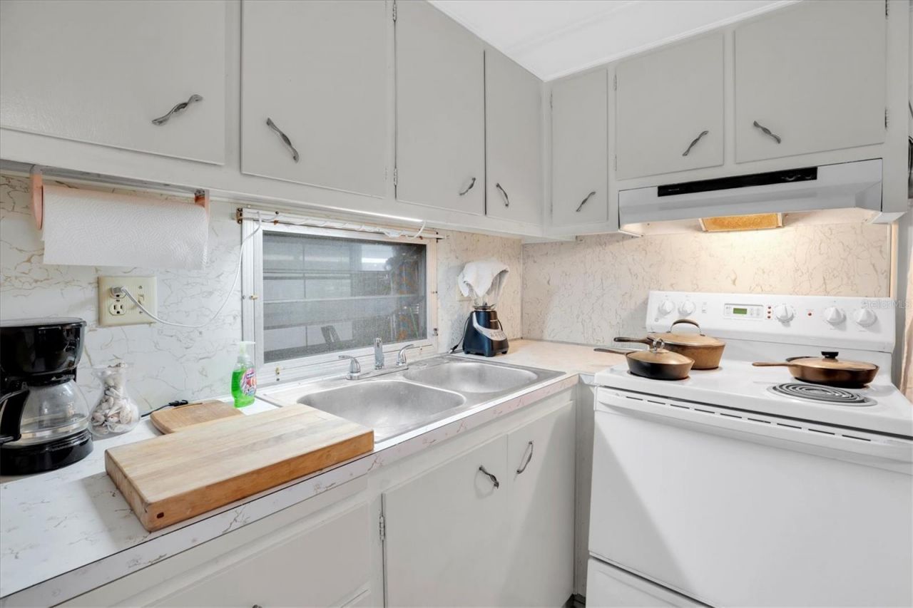 7801 34th Avenue N, Unit 70, Saint Petersburg, FL 33710 Photo