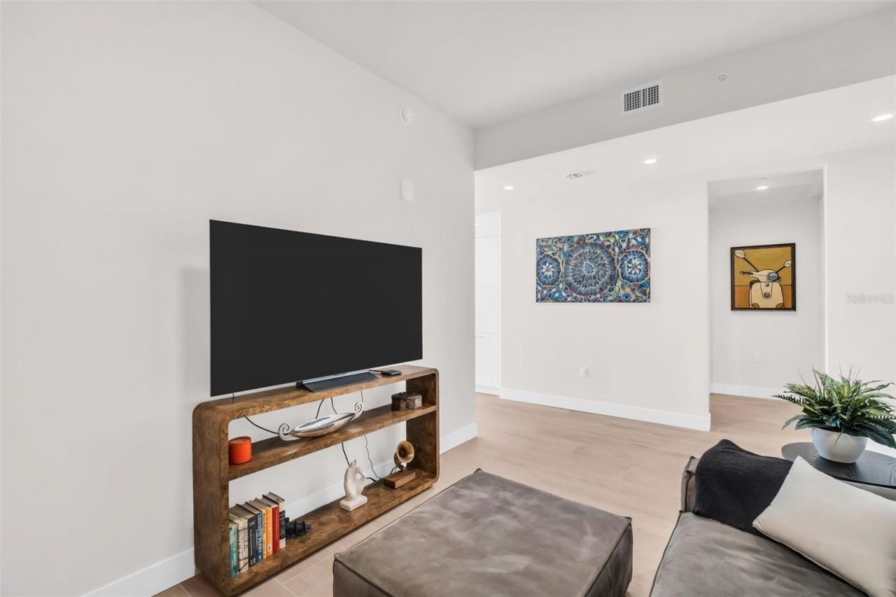 301 1st Street S, Unit 3104, Saint Petersburg, FL 33701 Photo