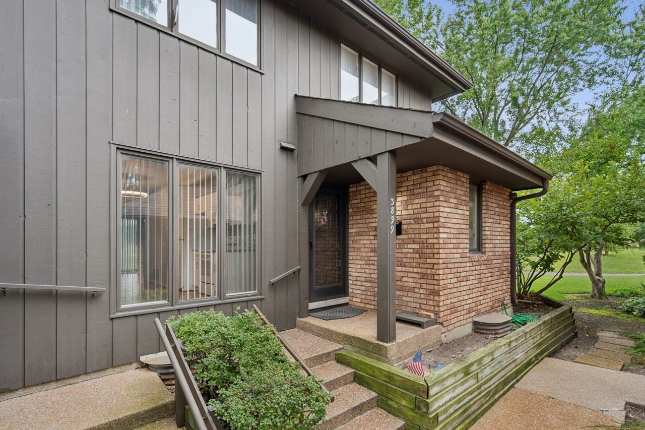 3899 Mission Hills Road, Northbrook, IL 60062 Main Photo