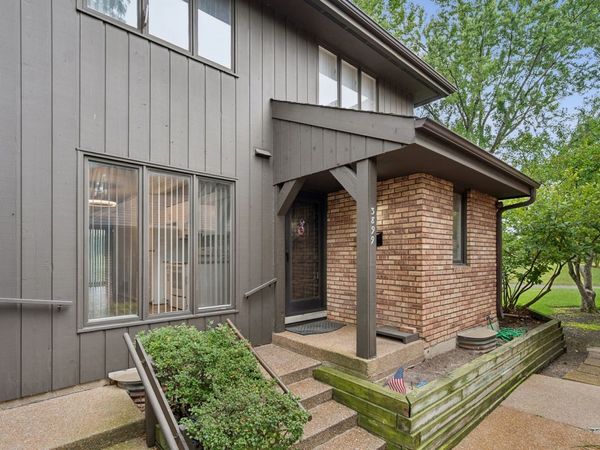 3899 Mission Hills Road, Northbrook, IL 60062