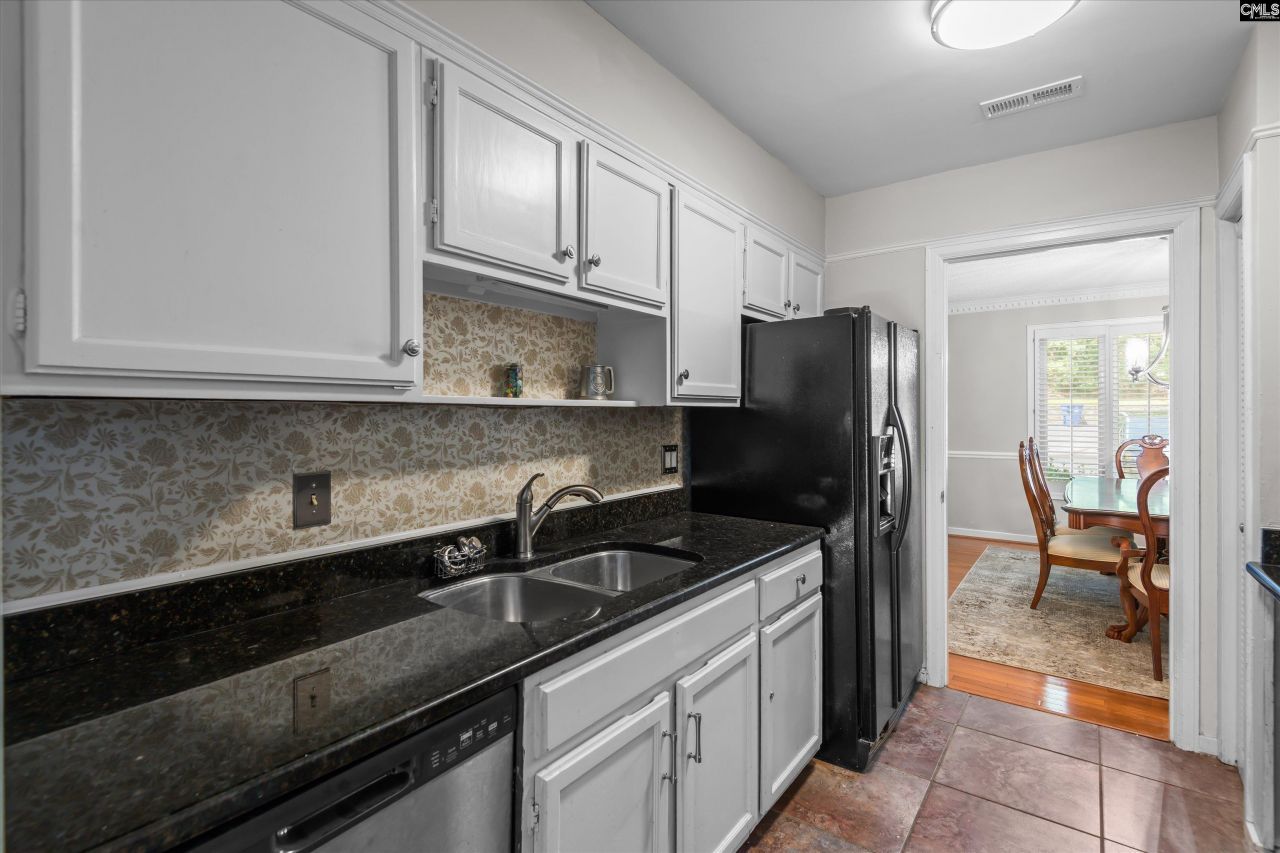 412 Tamarack Drive  Photo 10