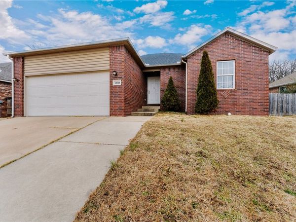 1950 Sweetwater Ranch Avenue , Springdale, AR 72764