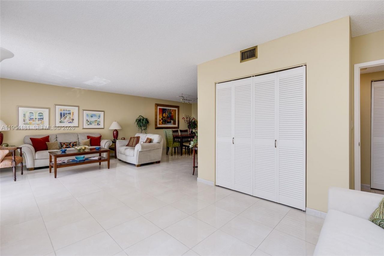 2500 Parkview Dr , Unit 2315, Hallandale Beach, FL 33009 Photo