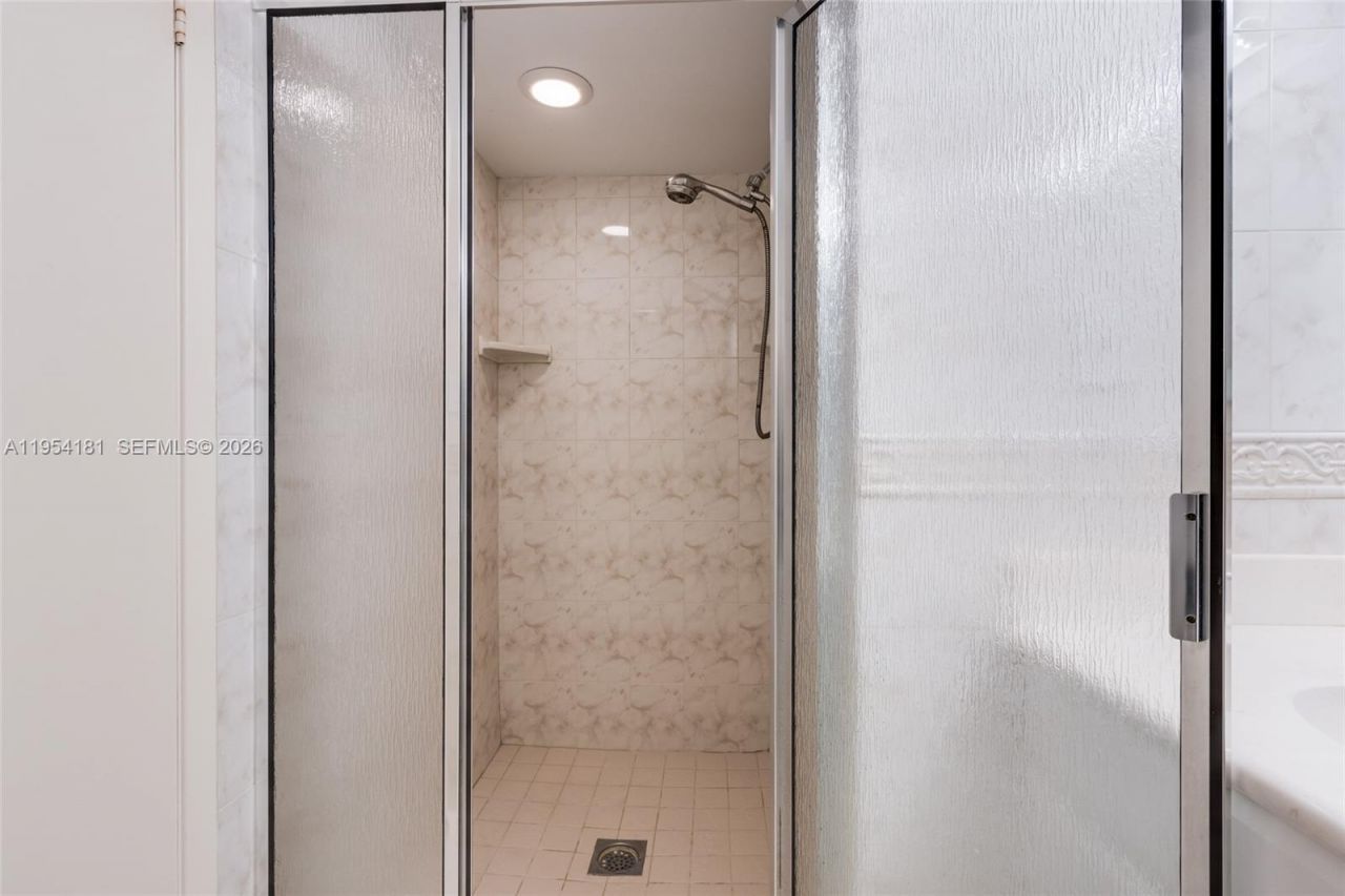 2500 Parkview Dr , Unit 2315, Hallandale Beach, FL 33009 Photo