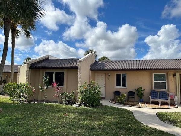 225 Lake Meryl Drive, West Palm Beach, FL 33411