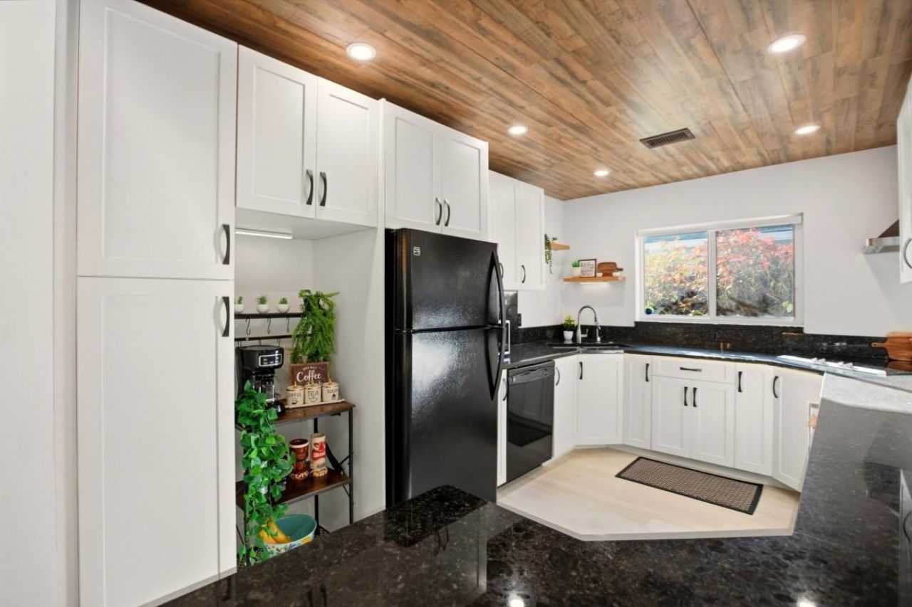 245 N Tradewinds Avenue, Lauderdale by the Sea, FL 33308 Photo