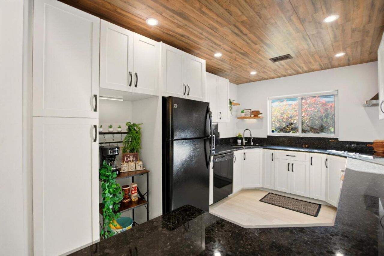 245 N Tradewinds Avenue, Lauderdale by the Sea, FL 33308 Photo