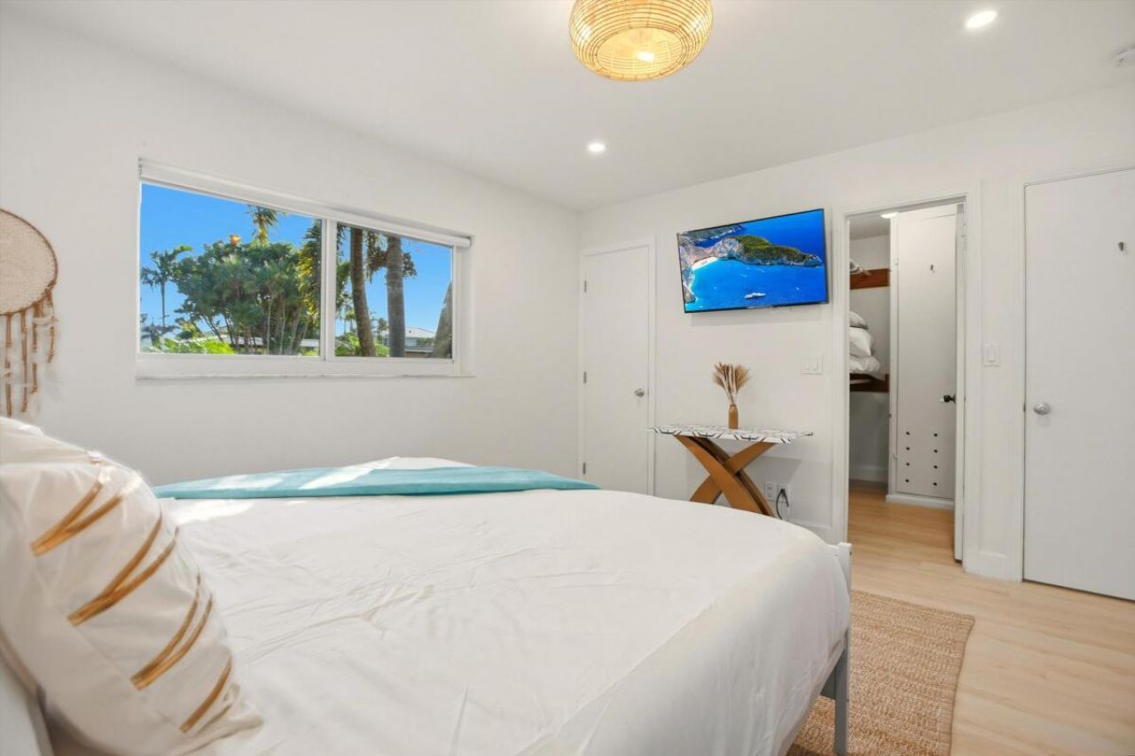 245 N Tradewinds Avenue, Lauderdale by the Sea, FL 33308 Photo