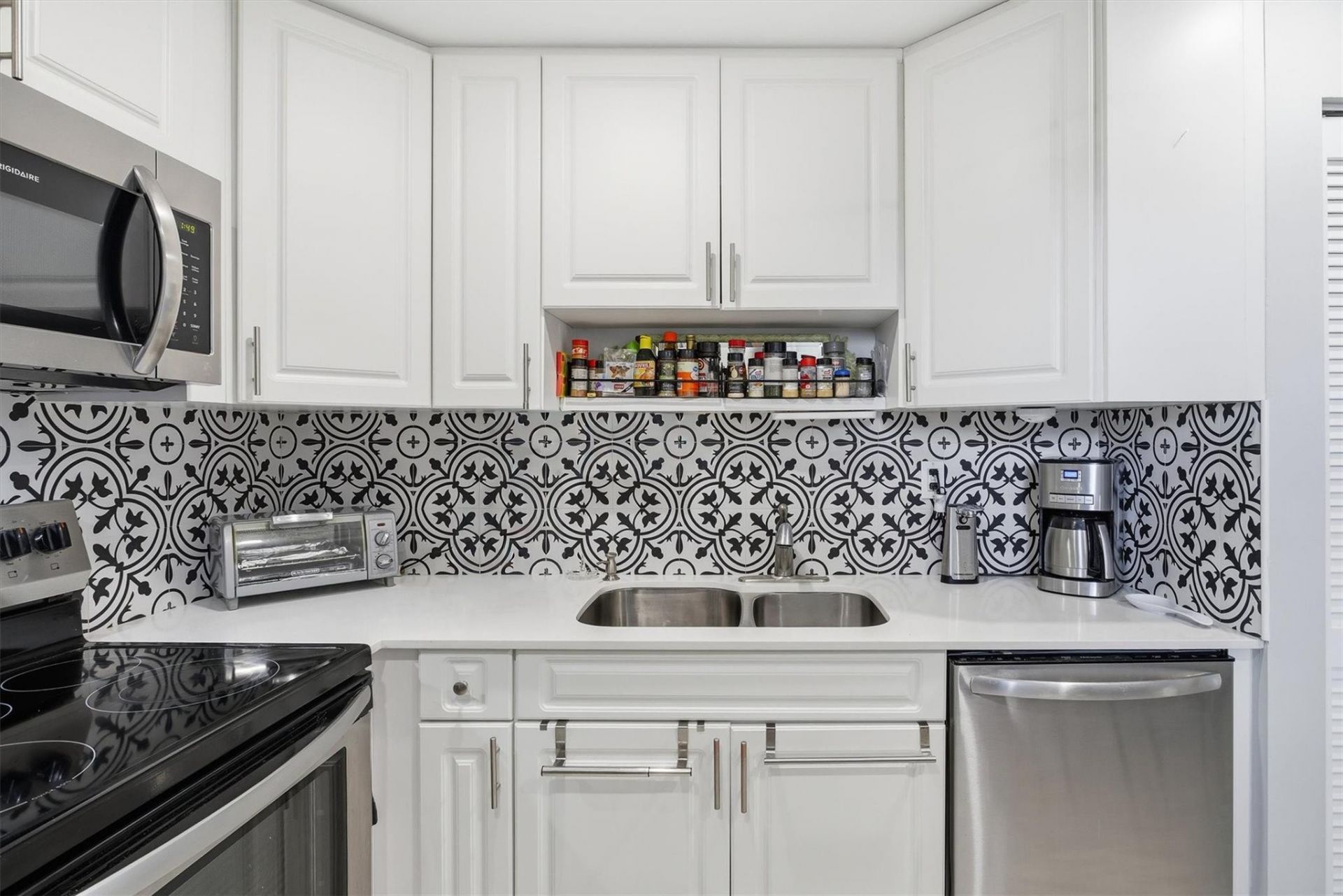 3910 Inverrary Boulevard, Unit 708-B, Lauderhill, FL 33319 Photo