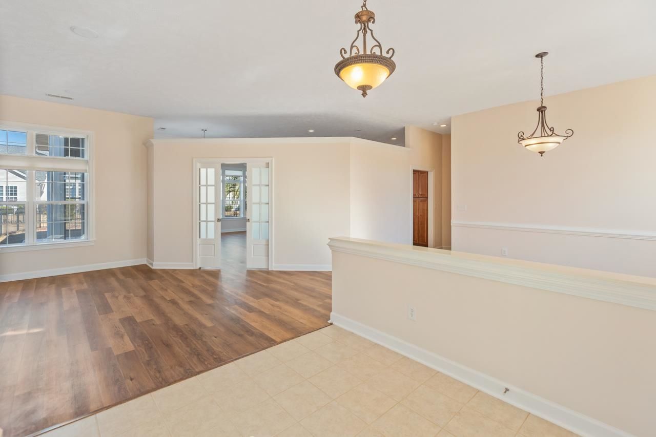 713 Woodcrest Way Photo 4