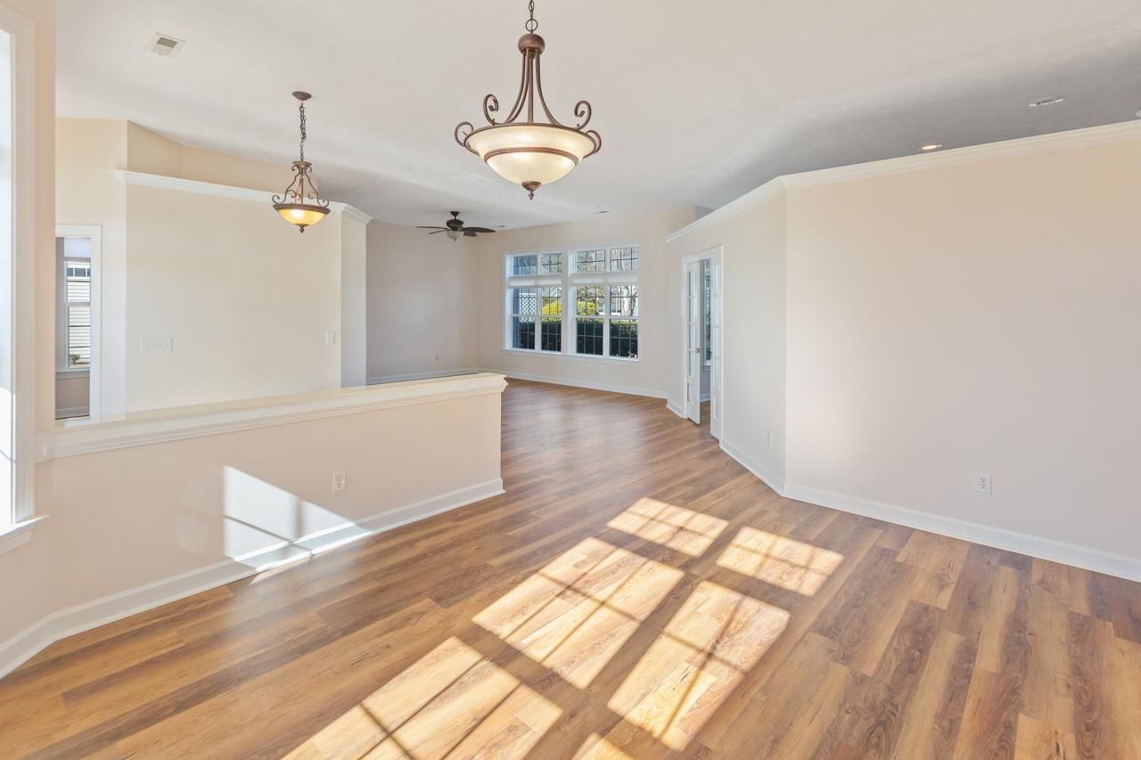 713 Woodcrest Way Photo 5