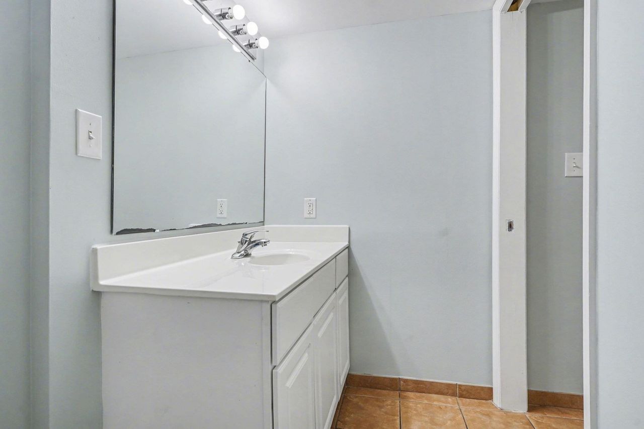 1707 Perrin Dr. Photo 20