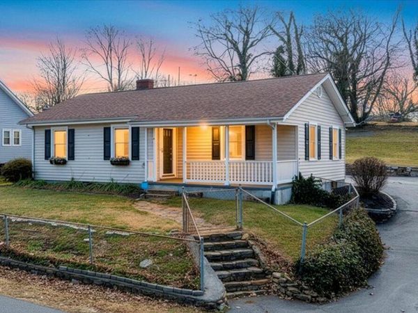 1902 Springfield AVE, Salem, VA 24153