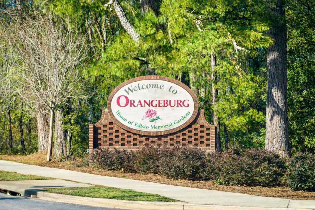 2491 Russell Street Photo 2